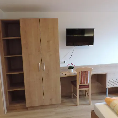 ゲストハウス Burgschroffen フェンデルス