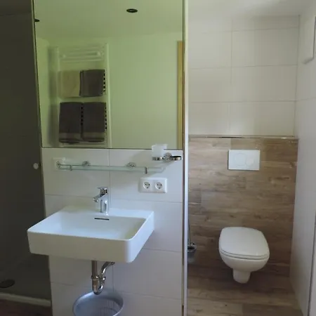 Burgschroffen ゲストハウス フェンデルス