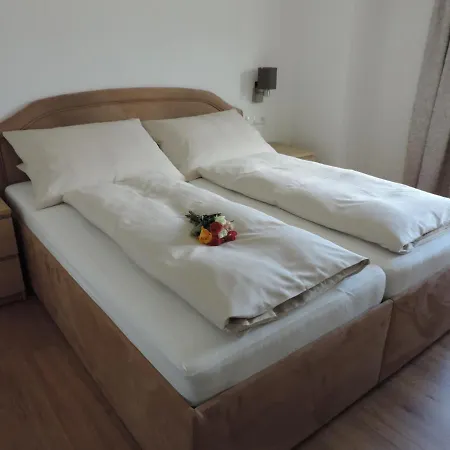 ゲストハウス Burgschroffen フェンデルス